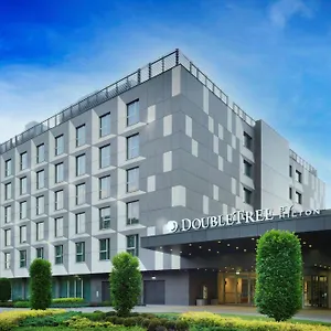 4* מלון Doubletree By Hilton & Convention Center